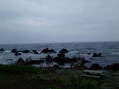 仙法志御崎公園 

荒々しい溶岩石の海岸です。