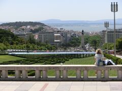 再びバスに乗って
エドゥアルド7世公園の奥（北側）の高台にやってきましたよ。
ここからは、リスボン市街を一望できます 


