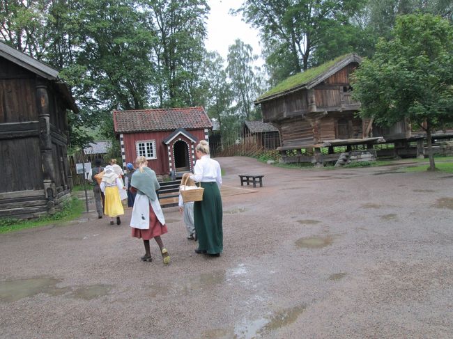 民族博物館は小雨<br />ここはタイムスリップしたみたいな空間。<br />農作業してるお兄さんが気軽に挨拶してくれる。