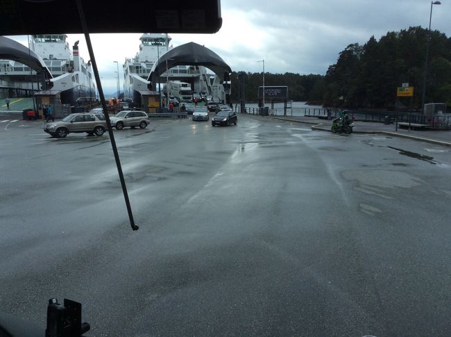 ベルゲン〜スタヴァンゲル<br />バス 約40分<br />フェリー 約1時間<br />バス 約2時間<br />フェリー 約30分<br />バス 約1時間弱<br />ちょっと長い行程。飛行機の移動も考えたけどSASが飛んで無いのでやめた。