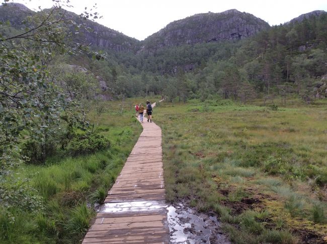 さぁ〜いよいよプレーケストーレン目指して出発。