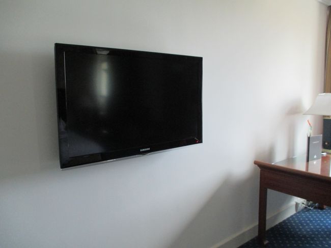 テレビは「サムスン」。