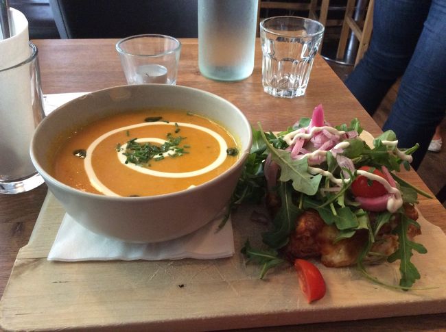 トリップアドバイザーで評判が良かったのでこのお店。<br />bastantスープCAFEなんども通り過ぎてやっとたどり着きました。<br />いろんなスパイスが入ってるって感じのスープで美味しかった。<br />NOK180(\2802)やっぱりお高いです。日本だと￥1200くらいじゃね