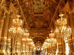 この場所は、ヴェルサイユ宮殿の鏡の間の元となったロビーです。
本家よりステキかも！