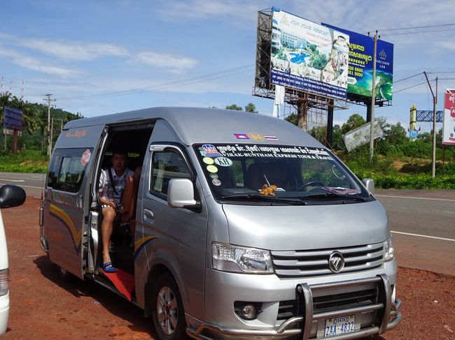シハヌークビル滞在を終えたオジン<br />ミニバンにて一路プノンペンへ戻ります<br />乗車券はUS$8