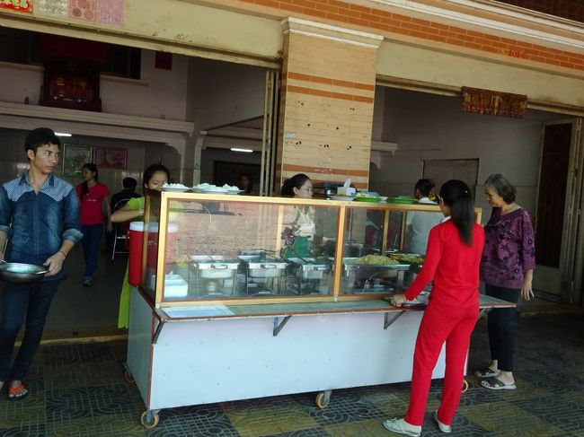 そして途中昼食の為食堂で<br />しばしの休憩