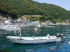 常神半島。
名前が良いので常神岬の行ける所まで行ってみました。
港の水が透明です。

