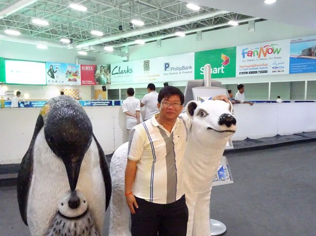 そしてキムタクとも今夜でお別れ<br />来年の再会を約束して・・・<br />プノンペン最後の夜が更けて行きます<br />