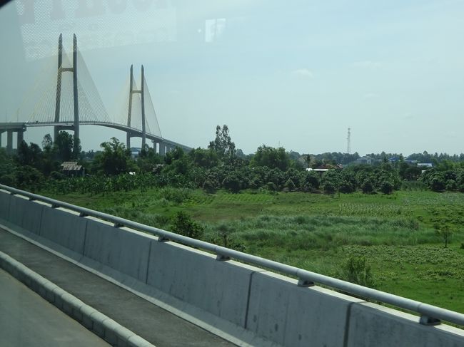 出発して小一時間車窓に橋が見えて来ました