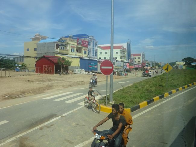橋を渡って約2時間<br />道路も整備されて来て快調に走ります