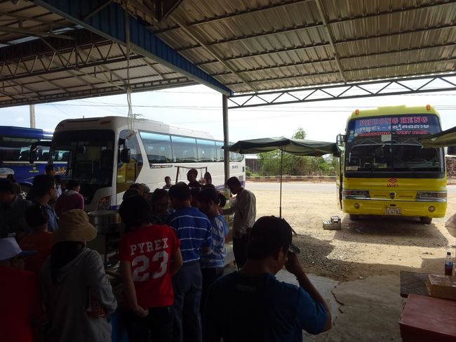 そしてバスはトイレストップ<br />多くのベトナム人の観光客がいます