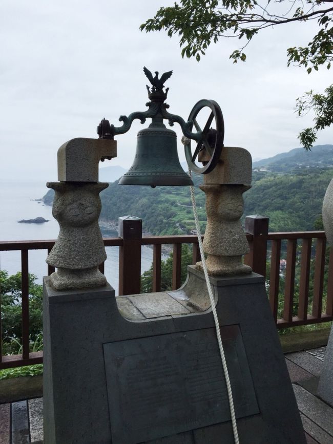 最初の展望台に到着<br />恋愛成就には愛の鐘を三回ならすんですってよ<br /><br />力があまって四回ならしちゃいました！<br />