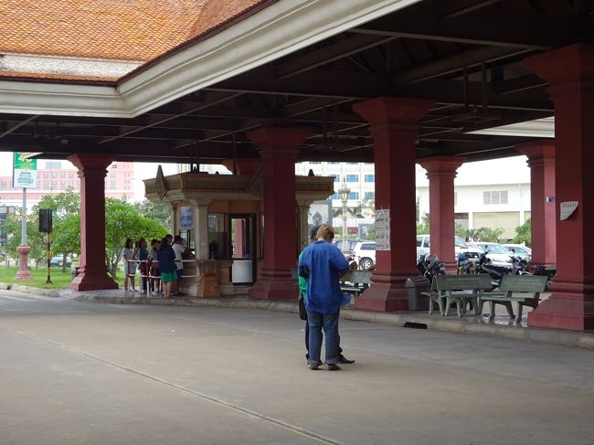 オジンは歩いてカンボジアからベトナムへ