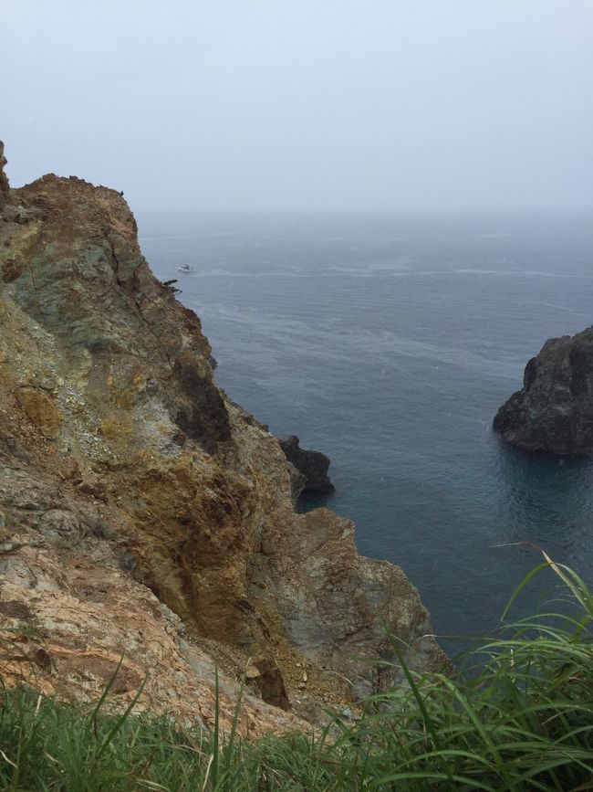 悪天候でも海はエメラルドグリーン<br />透明度も高い<br /><br />ああああ〜泳ぎたかったよお