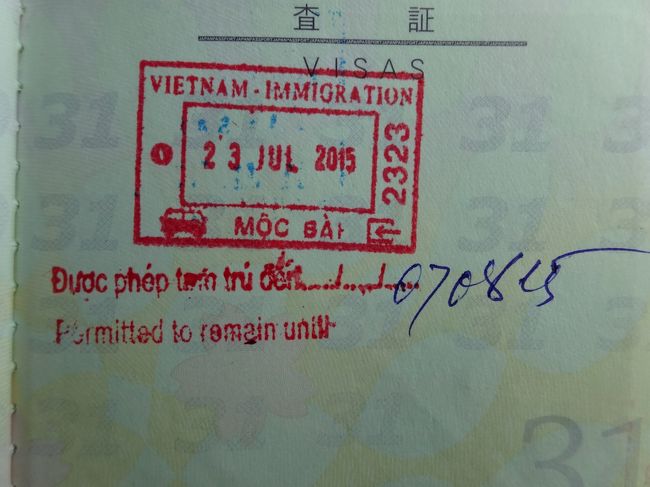 念の為パスポートを確認すると確かに<br />ベトナム入国の証が