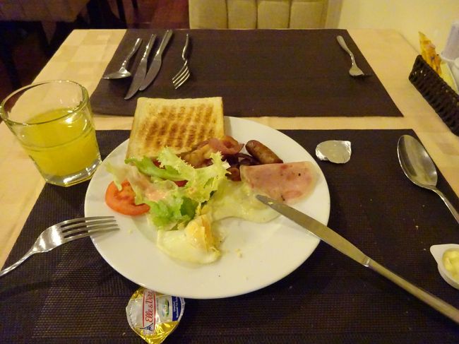 しっかり朝食を食べながら<br />中華街へ行って見る事に決定