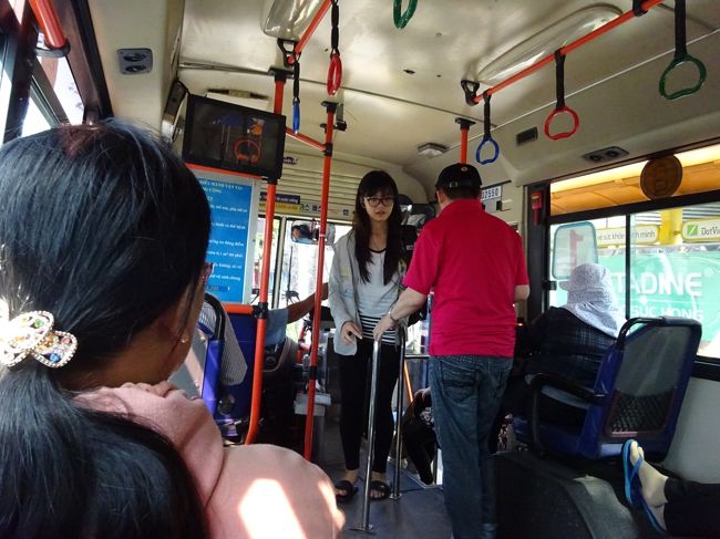 市民に交じって中華街を目指します