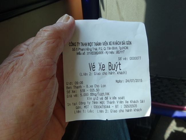 バス代は10000ドン<br />約2〜30分の乗車です