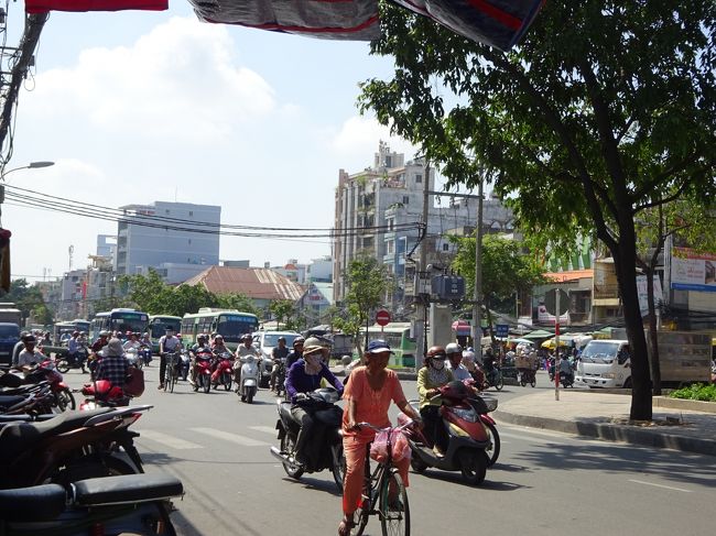 ゴチャゴチャしたチョロン地区<br />スリに気を付けながらそぞろ歩き開始