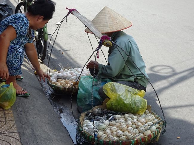 路肩での物売りや