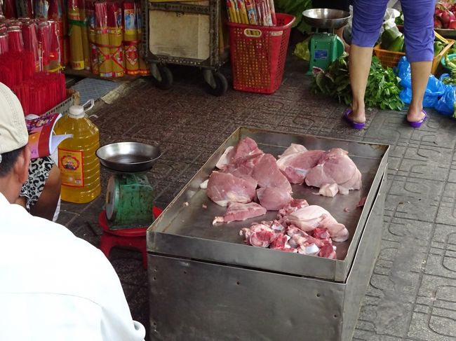 肉を切り売りする人や