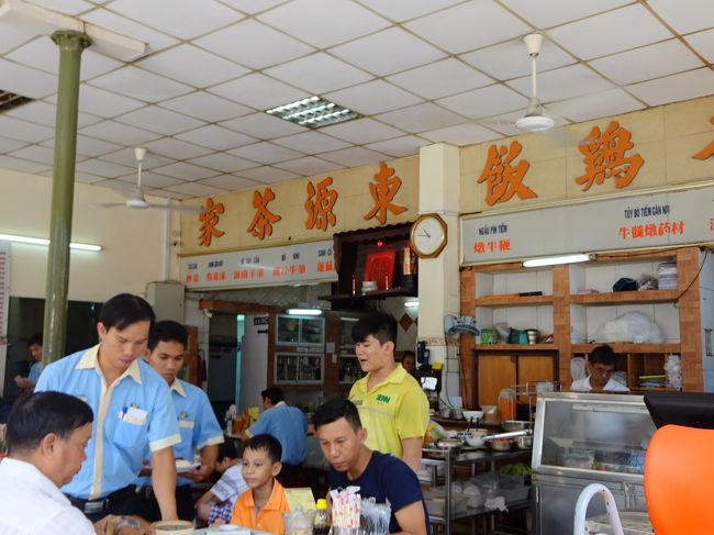 ここはガイドブックにも載っている<br />美味しくて安いと評判の店