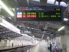 早朝の東急東横線・綱島駅です。

綱島駅の一日の乗降人員は約98000人です。

急行と各駅停車が停まります。（特急と通勤特急は通過します）