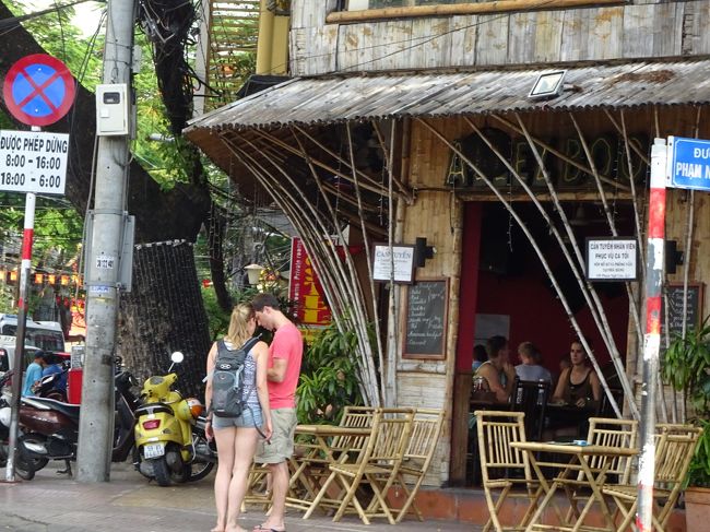 そして行き交うバックパッカー