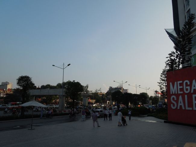 さあ、そろそろホテルに帰ります。この先がタクシー乗り場になってるみたい。