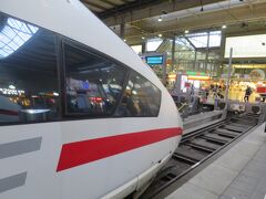 ミュンヘン中央駅に到着、10分ほどの遅れで収まりました。そうなるとボローニャ行の出発まで結構時間があります。