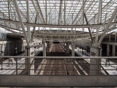 【7/31(金)】
09：05　北京空港 ターミナル2 AF129便
14：05　CDG空港 ターミナル2E

空港敷地内にある、CDG駅から事前にSNCFで予約しておいたTGVに乗り、ブリュッセル南駅へ向かいます。空港から駅までの途中、ユーロをキャッシングしました。
そして駅で電光掲示板を見ながら旦那と話していたら、日本旅行から帰ったブリュッセル在住の女の子が声をかけてくれました！
日本が大好きなそうで、留学経験もあり言葉もペラペラでした！かっこい〜！
E-TICKETだったことと、その子のおかげで安心して楽々乗車できました！

16：07　TGV CDG空港駅

17：50　ブリュッセル南駅着

そういえば、ホームに入る時も、車内でも、ブリュッセル南駅でも結局チケットチェックが無かったです。。