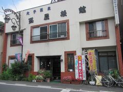 昼食のため、「玉屋旅館」におじゃまする。建物を入ったところでお弁当を注文します。