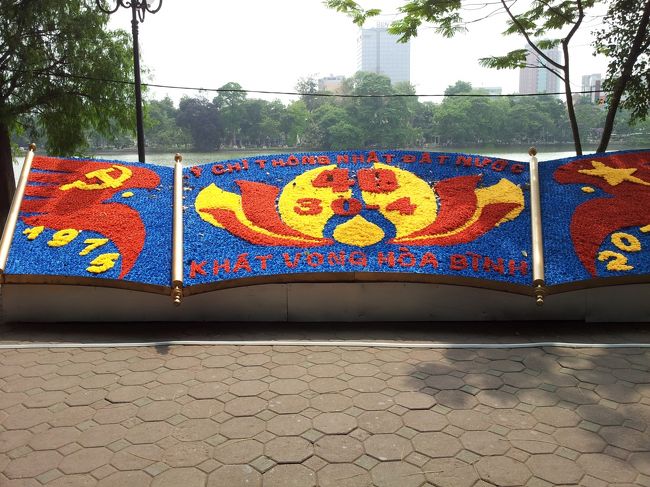 前日、日本から準備しておいたハンコのデザインを持って、<br /><br />はんこ屋さんに行きました。　<br /><br />ディナーの前に寄ったので、出来上がりは翌日A.M.7:00以降と。<br />（朝早いです！good!)<br /><br />朝、散歩ついでに、はんこをピックアップ。<br /><br />素晴らしい出来上がりにびっくり！！<br /><br />お土産として姪達に渡してしまったので、No phots ですが、<br /><br />感動します！　<br /><br />おススメは、ゴム印にしてもらうこと。<br /><br />木彫りのスタンプは大人でも力を入れないと綺麗に押印できません。<br /><br /><br />