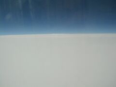 出発空港：広島（08：40）→那覇　　　　

上空は雲で真っ白。