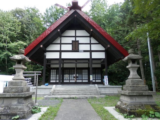 定山渓神社。　何だかヨーロッパの山小屋みたいなオシャレな神社