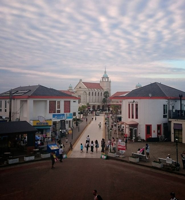 マリゾン。<br />相変わらずパッとしねぇ(笑)<br />奥には結婚式城があります。