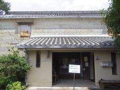 有田陶磁美術館　入館料１００円
撮影禁止。

有田町歴史民俗資料館で見たお皿の写真、実物が正面に飾ってありました。
たぶん逸品なのでしょう。　