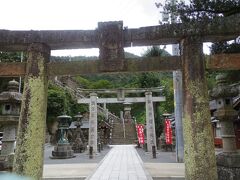 その先に、陶山神社があります。