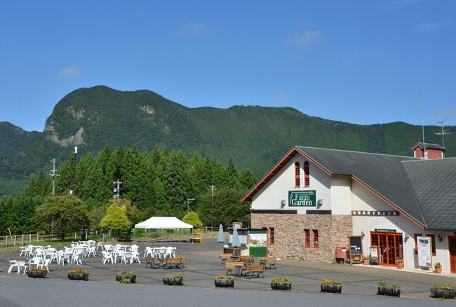 曽爾高原ファームガーデン<br />そして曽爾高原温泉・お亀の湯があります。<br />駐車場は無料です。<br />ここに車を置いて歩きです。<br />帰りはお風呂が待っていますよ。