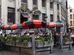 夜ご飯はグランプラスにある、ケルデルク（T Kelderke）です。
テラス席で食べました！
外はまだまだ明るいですが、これは夜の9時くらいです。
