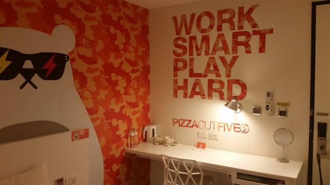 狭いですが、必要十分なホテルです。