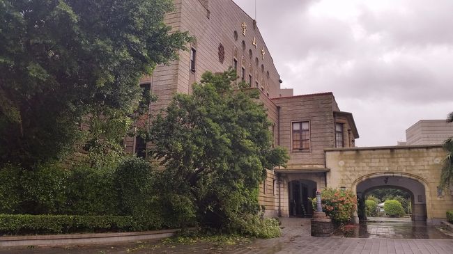 中山堂の木も倒れています。