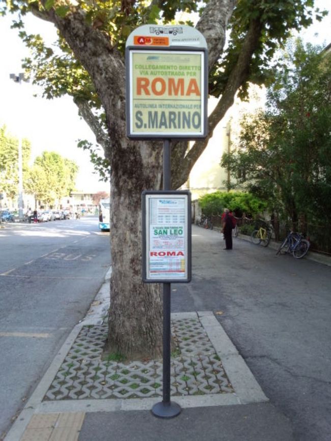 バーガーキング(右手方向)から30mほど離れていました。