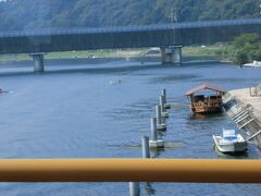 朝の瀬田川をみて走ります。