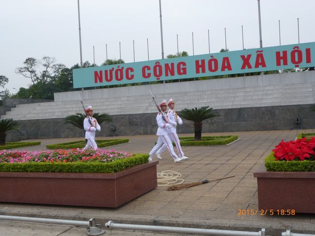 タイミングが良く、衛兵さんが交代です。