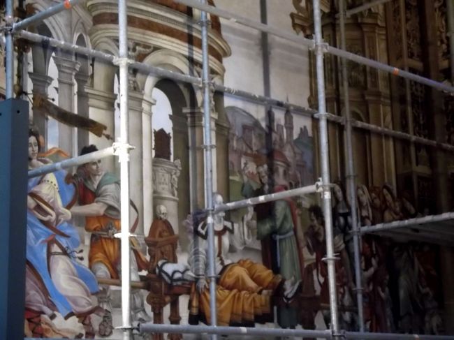 その隣にあるストロッツィ礼拝堂のフィリピーノ・リッピの壁画は残念ながら修復中でした。<br />１５００年頃の作品です。