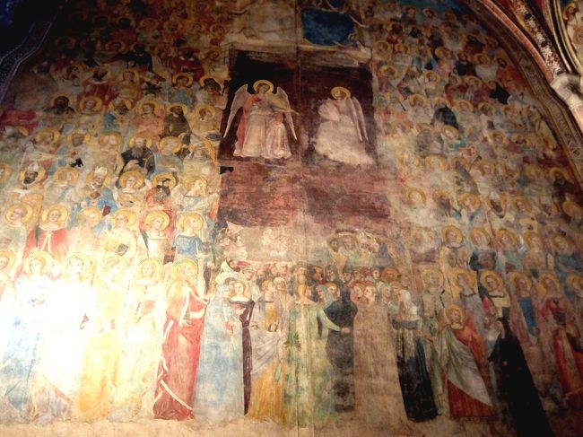 ストロッツィ礼拝堂の側面。<br />ナルド・ディ・チオーネと言う人が描いた「天国」<br />１３５５年頃の作品。