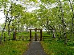 1229　到着
標高１００ｍの位置にあり、広さ約１００ｈａの広大な原生花園で、中央には散策路があり、約３０万株のヒオウギアヤメをはじめ、ハクサンチドリやキンポウゲなど１００種類以上の植物が鑑賞できます。
http://www.akkeshi-town.jp/eventkanko/kanko/7/

