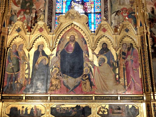 ストロッツィ礼拝堂。<br />前にある祭壇画はオルカーニャの作品です。<br />１３５５年頃の作品。