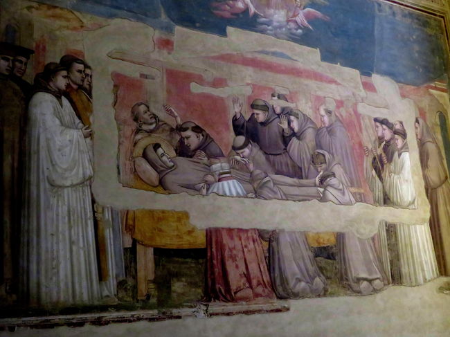 なんと言っても有名なのがジョットの「聖フランチェスコ伝」でしょう。<br />「聖フランチェスコの死」１３２５年頃の作品。<br />一部がはがれてしまっているのが残念です。